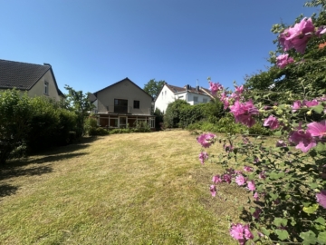 Einfamilienhaus mit attraktiver An-/ Ausbaureserve und großzügigem Sonnengarten in Schweinheim!, 53177 Bonn, Einfamilienhaus